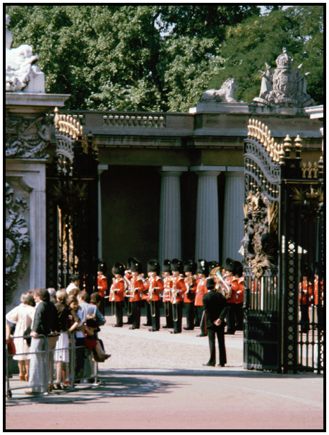 travel - europe - united kingdom - england - london - buckingham palace